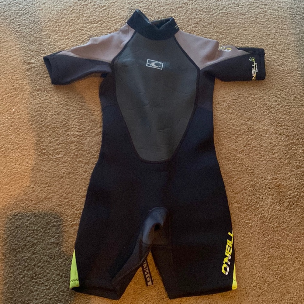 Kids O'Neill shortie wetsuit, black and grey Size 8